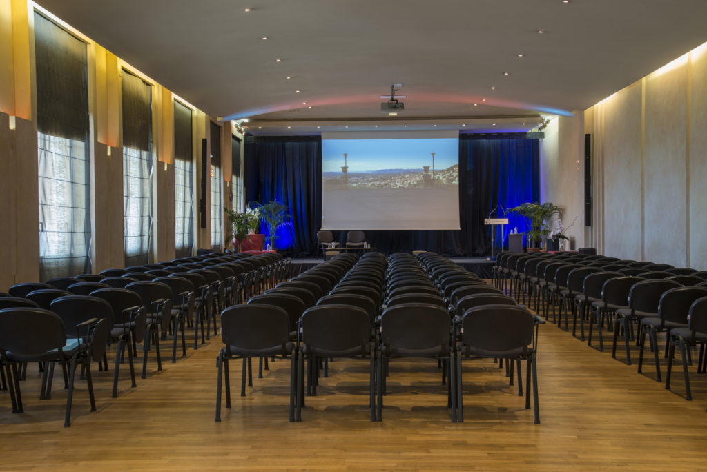 Photo de la salle plénière du palais des congrès de Grasse