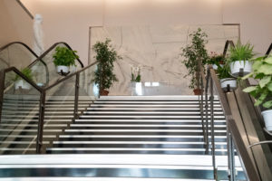 Grand escalier d’entrée du Palais des Congrès